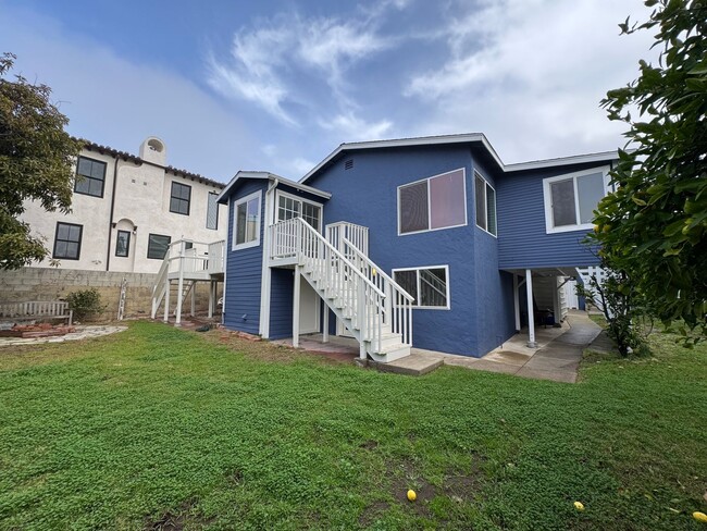 Photo - Stunning 2 Bedroom and 2 Bathroom Back House Available Now!