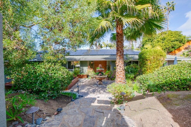 Photo - 3000 Azahar St