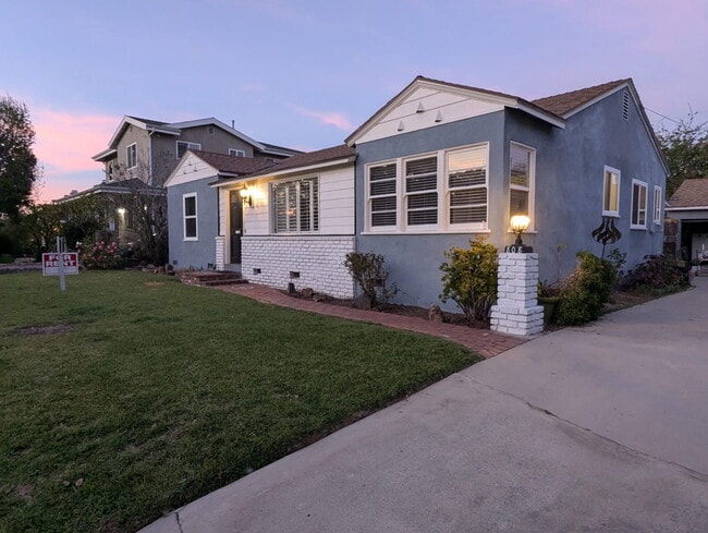 Building Photo - 808 N Valley St