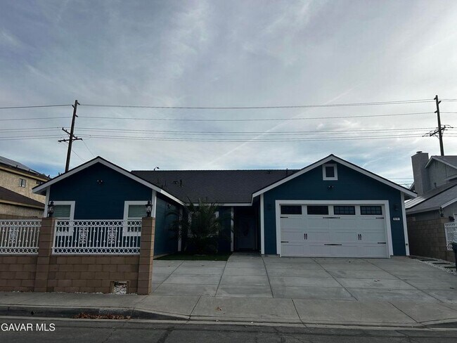 Photo - 3838 Balmont St