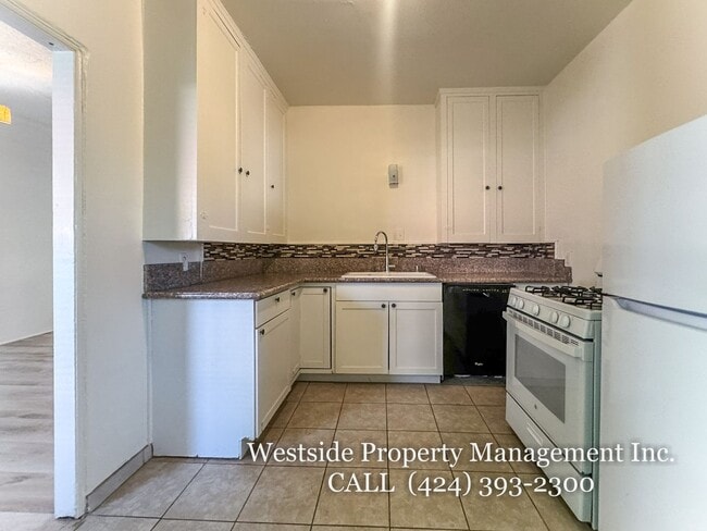 Photo - 8548 Alcott St