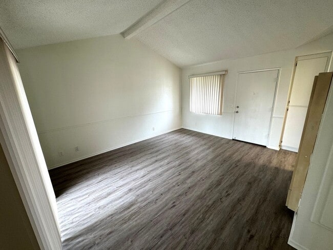 Photo - Upgraded West Ventura Apartment with Balcony Unit 6D