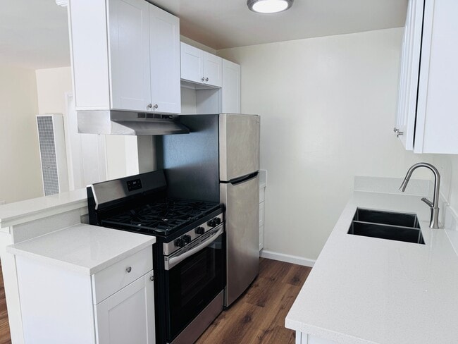 Building Photo - 407 N Avenue 50 Unit 407 N AVE 50 #115