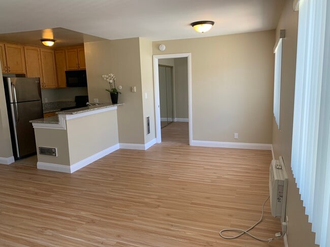 Building Photo - 220 S La Fayette Park Pl Unit 304