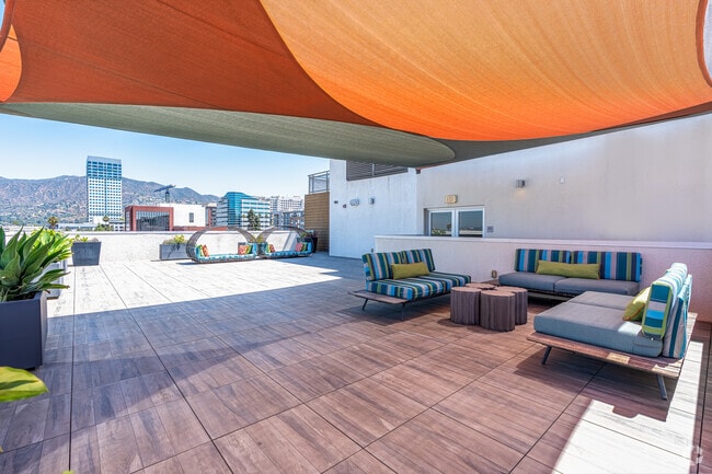 Sky Deck B - Onyx Glendale