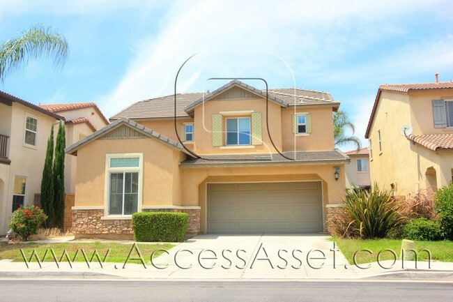 Building Photo - Beautiful 4 Bedroom Home with Fenced Backyard