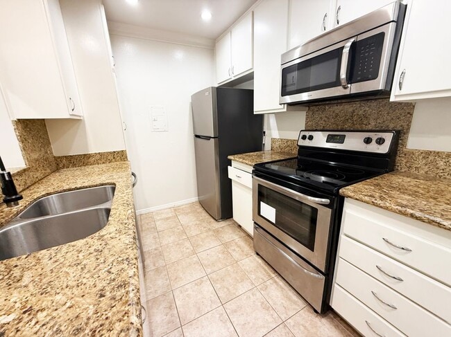 Photo - 5460 White Oak Ave