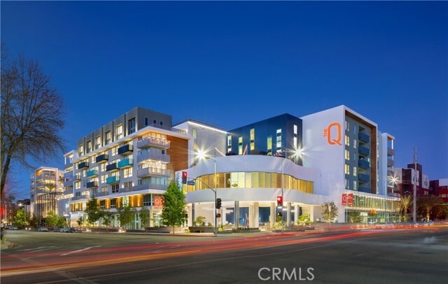 Building Photo - 6200 Variel Ave Unit 342