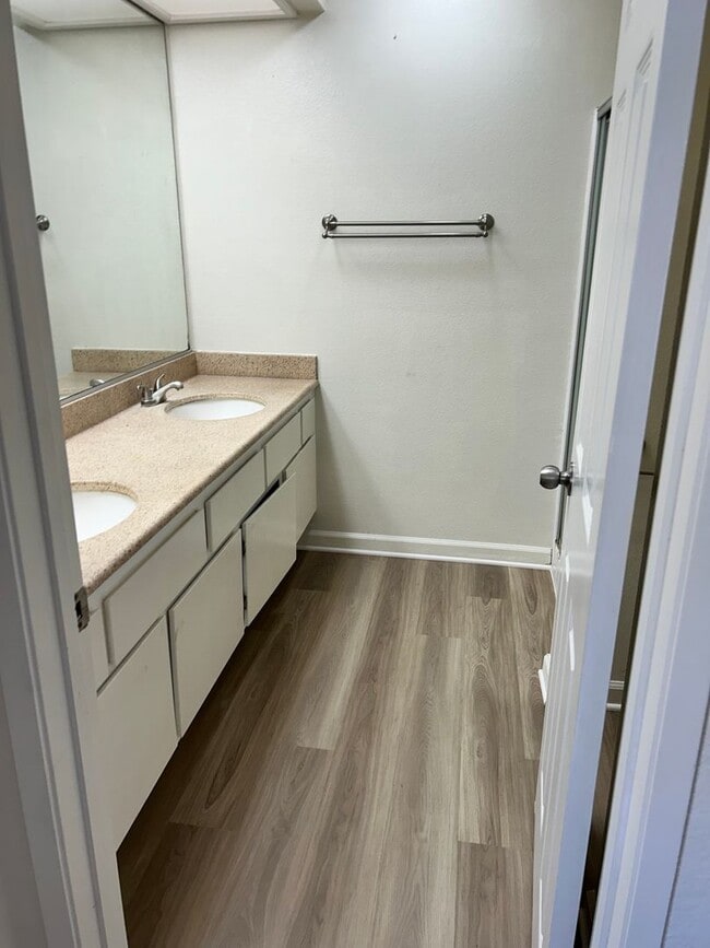 Photo - Beautiful 2b2.5b Condo in a great area of ... Unit 26