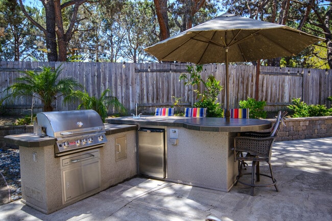 Photo - 5239 Hubbert St