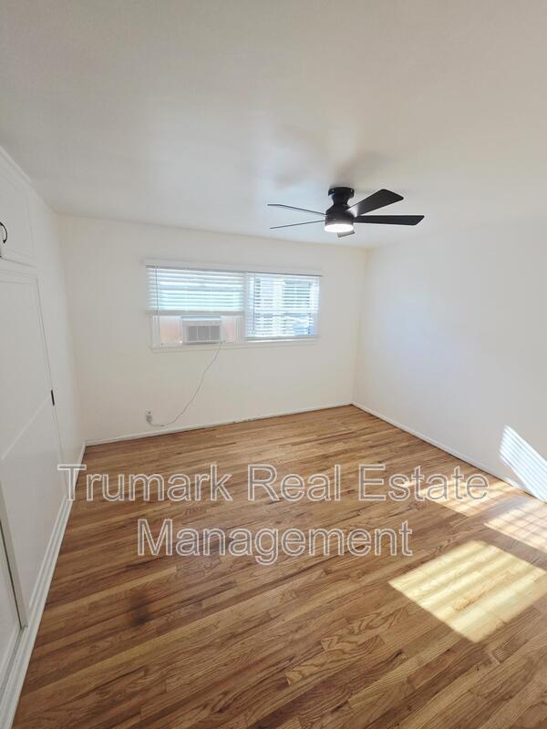 Photo - 649 W Glenoaks Blvd