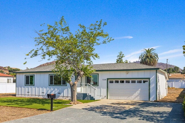 Building Photo - ***OPEN HOUSE - Friday 8/29 - 4-6pm***
