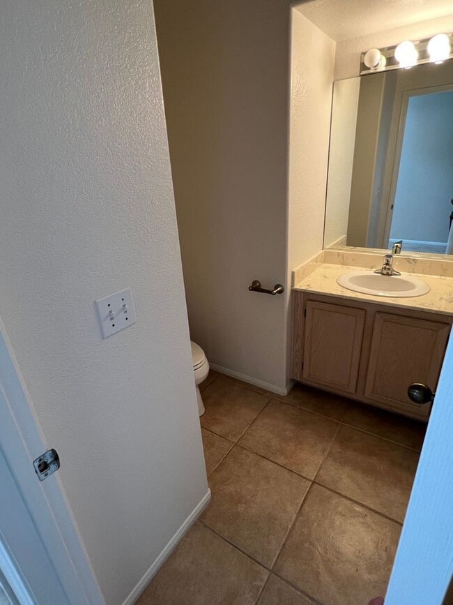 Building Photo - SPACIOUS CONTEMPORARY 3 BEDROOM CONDO WITH GARAGE!