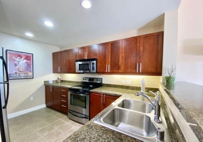 Photo - 253 Tenth Ave