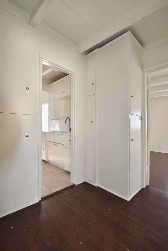 Photo - 6125 Whitsett Ave Unit 12