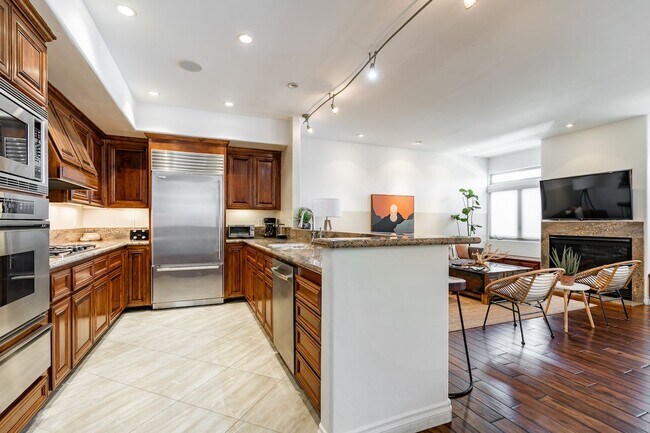 Photo - 109 W Montecito Wy