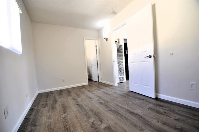 Photo - 521 Park Way