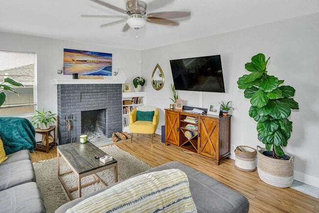 Photo - Adorable cottage in Ocean Beach!