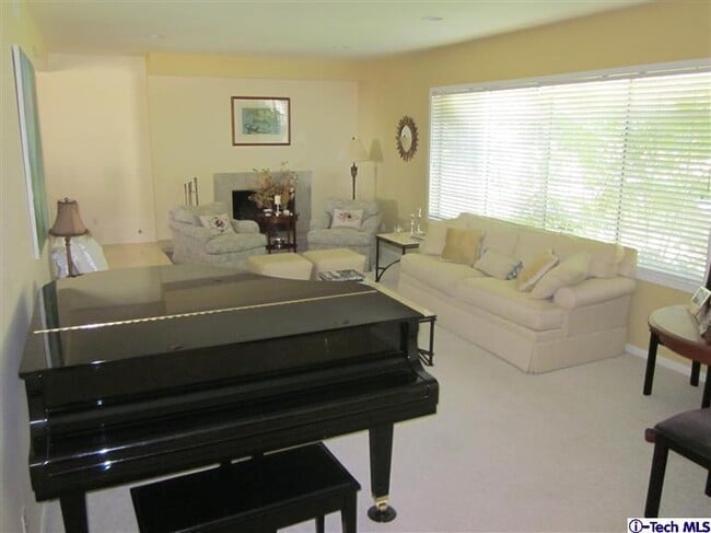 Photo - 2716 Ridgepine Dr