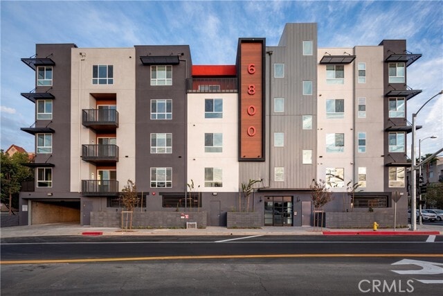 Building Photo - 6800 Variel Ave Unit 204