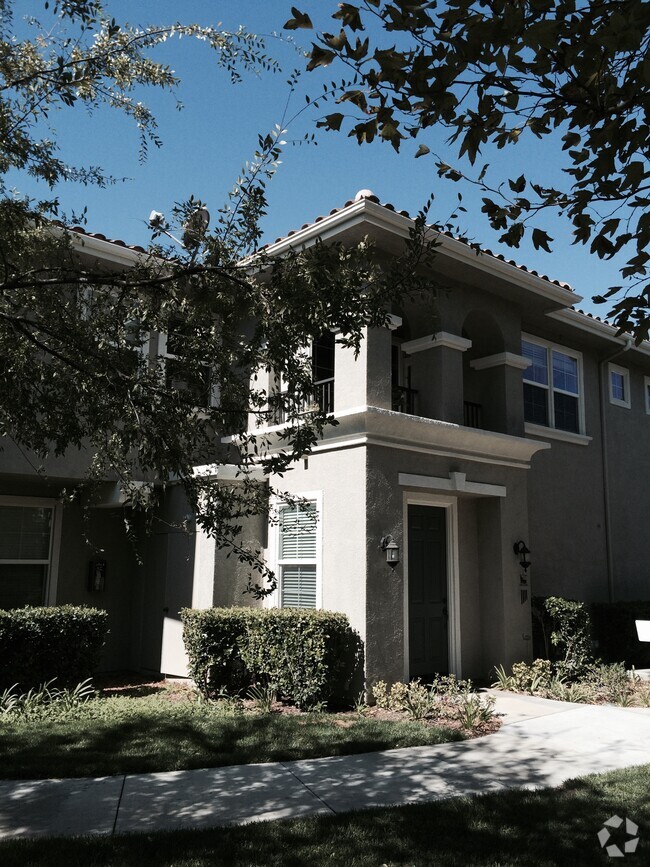 Building Photo - 27352 Oaktree Pl Rental