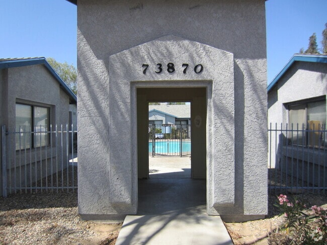 Building Photo - 2 Bedroom 1.5 Bath - Pool Unit 07 Rental