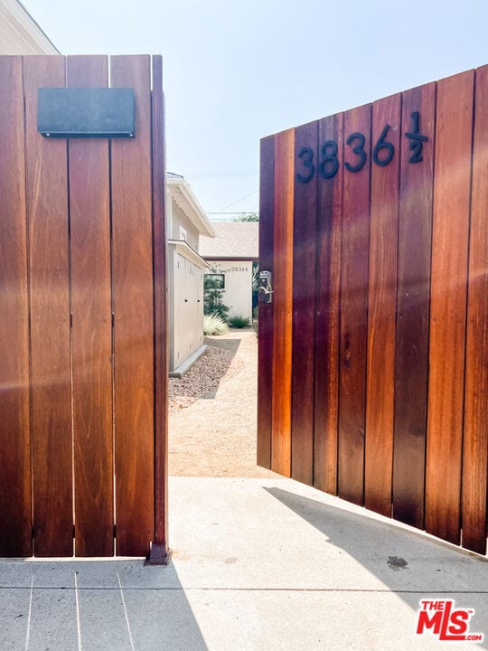 Photo - 3836 1/2 Seneca Ave