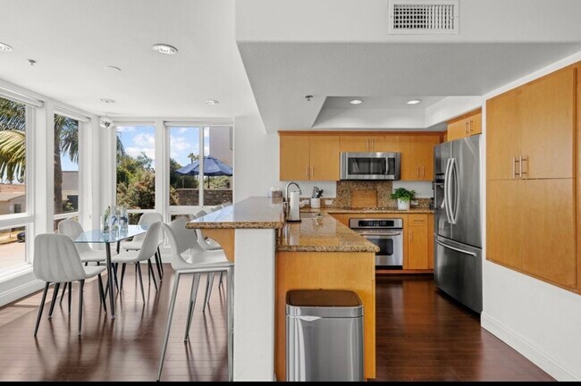 Photo - 924 Hornblend St