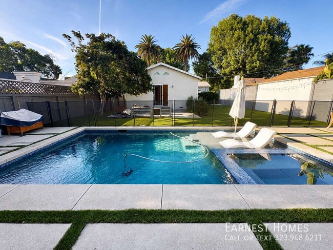 Photo - 14338 Califa St