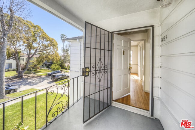 Photo - 1033 S Tremaine Ave