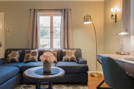 Living Room - 83 W Glenarm St Unit 83