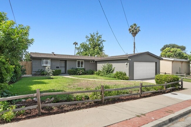 Quiet cul-de-sac. Central air. - Quiet cul-de-sac. Central air. House