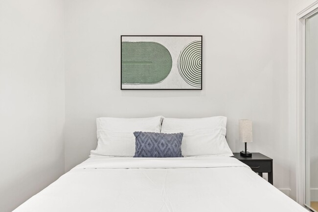 Photo - A 3 Bedroom apartment with ensuite bathroo... Unit Single Room - 2