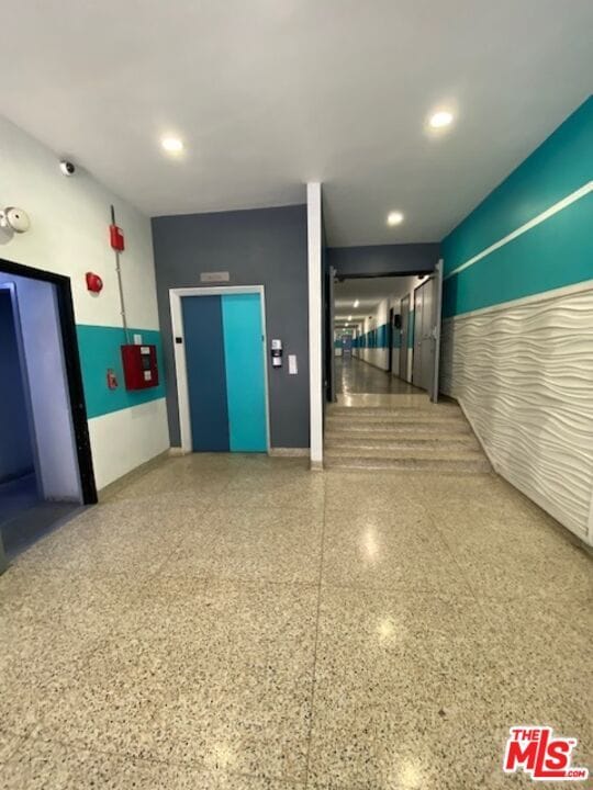 Building Photo - 7045 Hawthorn Ave Unit 203