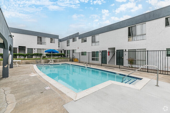 Pool Area - Mar at Laurel