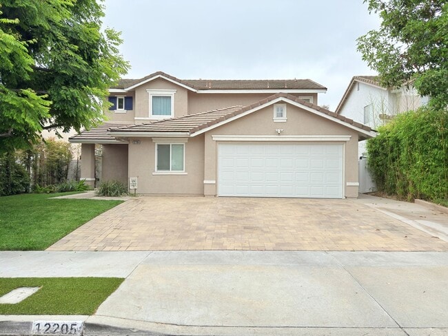 Spacious 4-Bedroom Home in Private Sylmar ... - Spacious 4-Bedroom Home in Private Sylmar ...