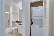 1BR, 1BA - 724SF - Parc Chateaux Apartments