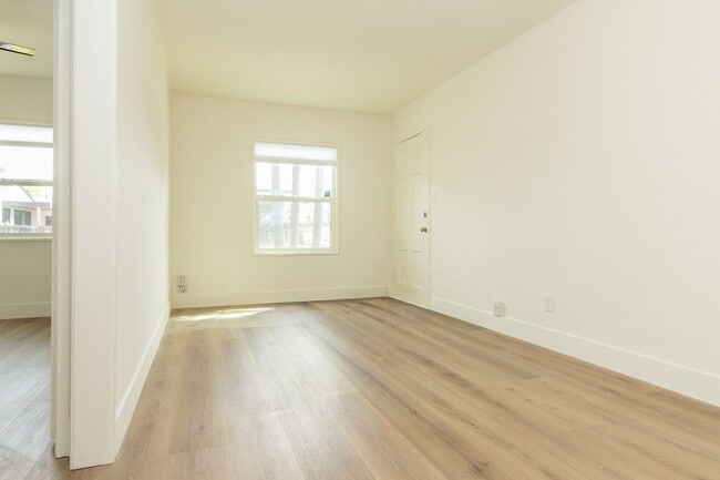 Photo - **REDUCED SECURITY DEPOSIT** Refreshed 2 Bed /1 Bath Pacific Beach Duplex Near the Ocean & Bay! Unit 4430