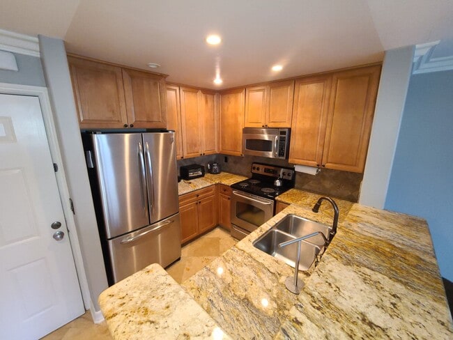 Building Photo - 1 bed 1 bath in UTC with great amenities Pool, hot tub, gym, underground parking. Unit 5309