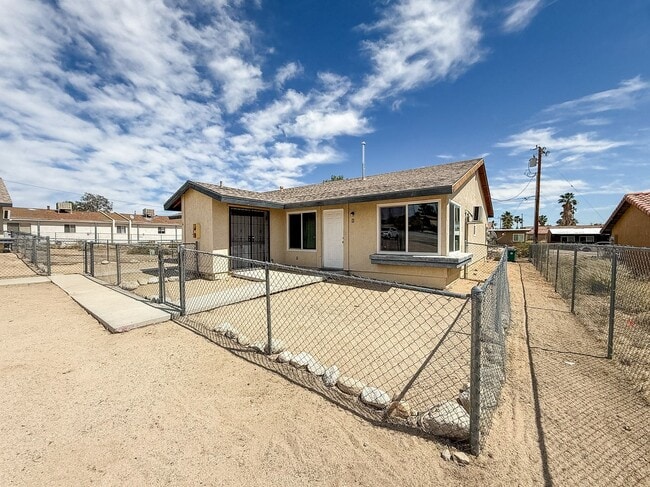 Building Photo - 5839 Bagley Ave Unit A