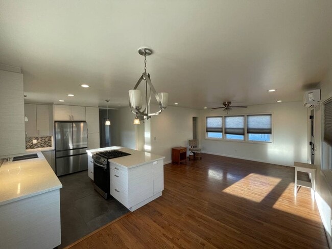 Photo - 4272 Harbinson Ave