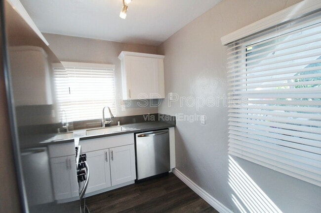 Photo - 4687 Hamilton St