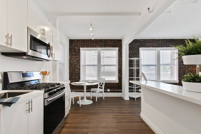 Photo - The Sinclair LA