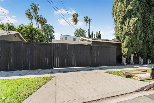 Photo - 13902 Calvert St