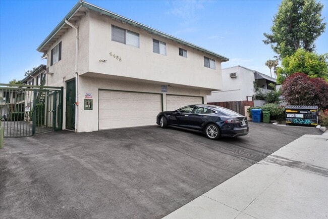 Photo - 4458 Woodman Ave