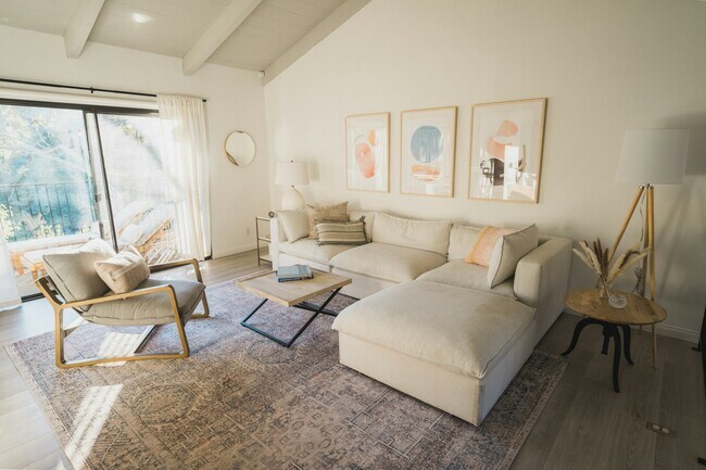 Photo - 1031 Miramonte Dr Unit 2