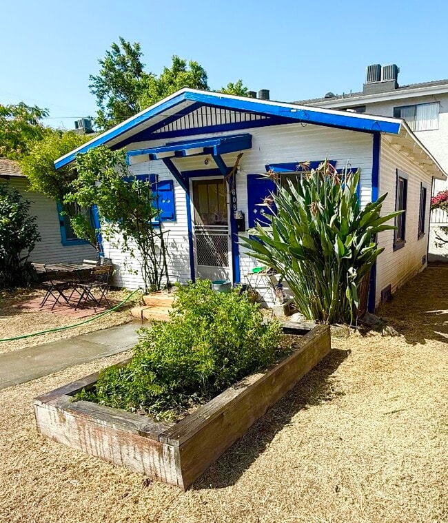 Photo - 608 E Angeleno Ave House