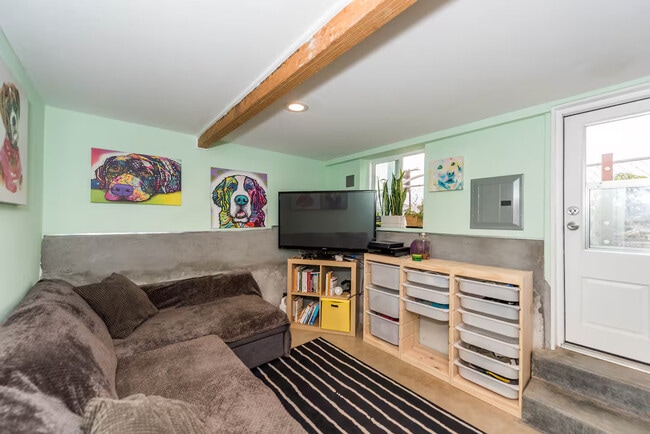 Photo - 105 S 32nd St