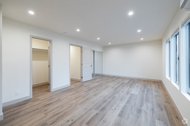 1BR, 1.5BA - 900SF - Bedroom - 6104 Cahuenga Boulevard