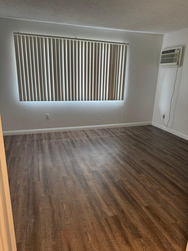 Living Room - 1340 E Stearns Ave